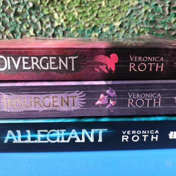 Divergent Series Collection: Divergent/Insurgent/Allegiant by Veronica Roth